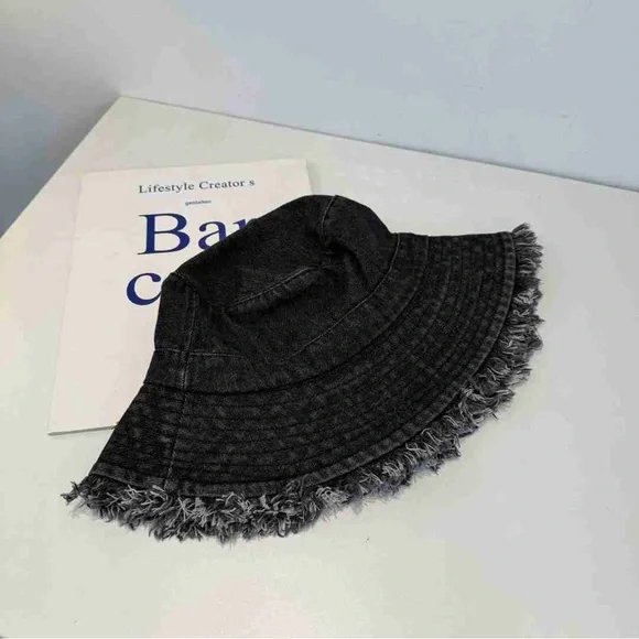 Loewe women’s bucket hats - Picture 5 of 6